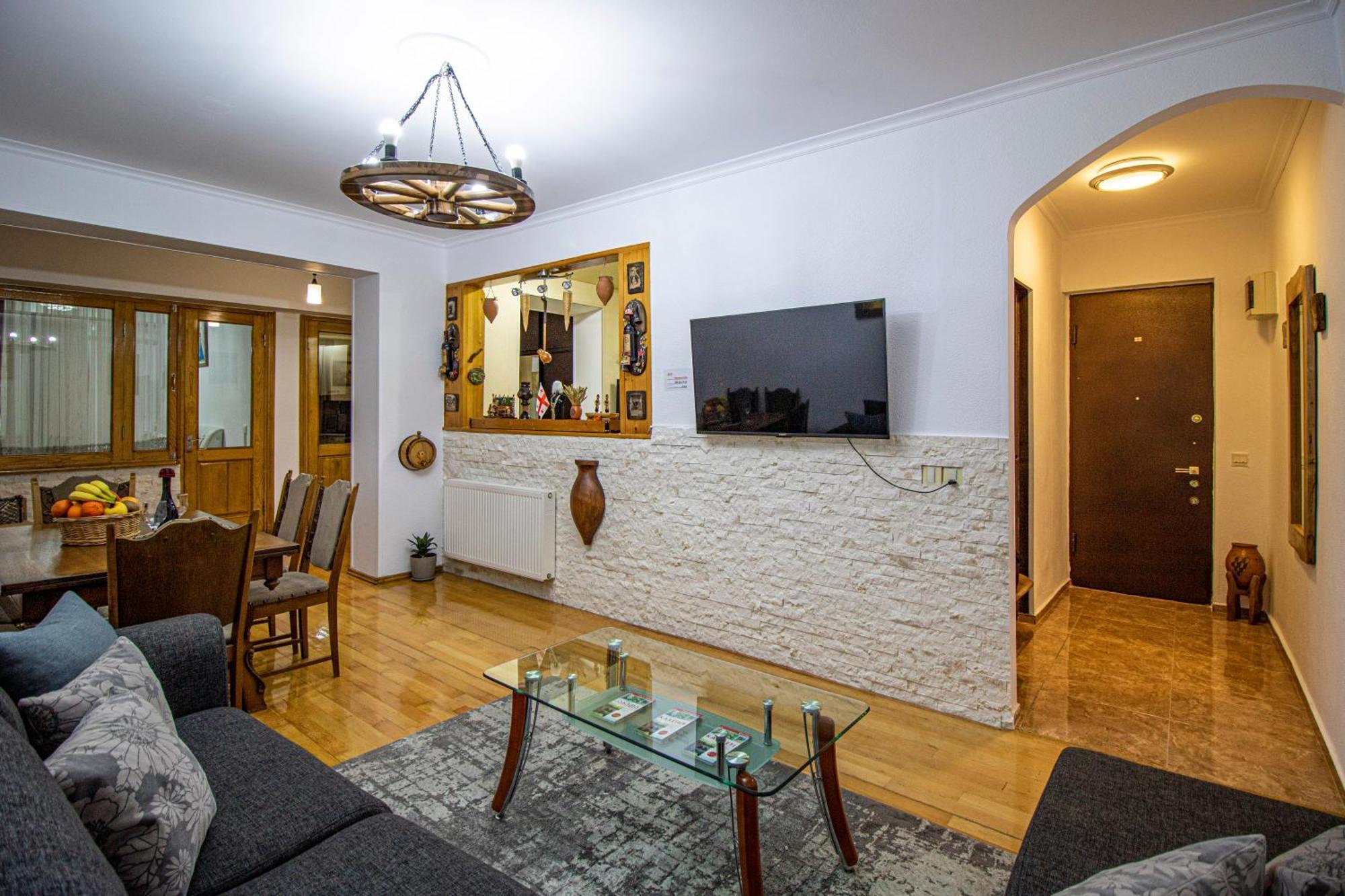 Cozy Apartment On Kostava Tbilisi Exterior photo