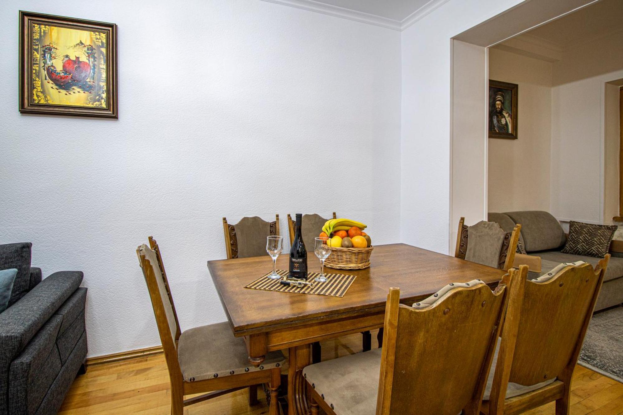 Cozy Apartment On Kostava Tbilisi Exterior photo