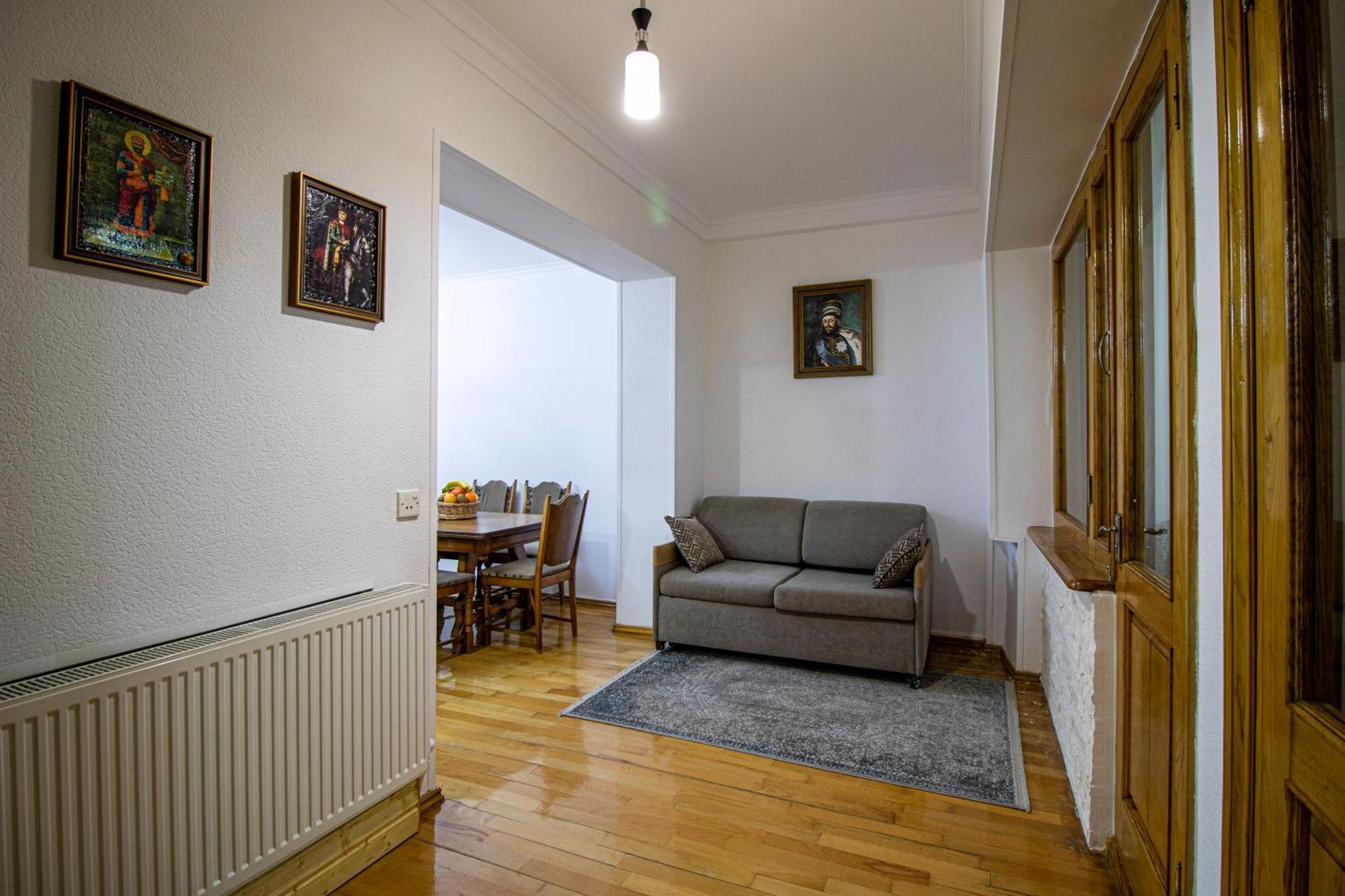 Cozy Apartment On Kostava Tbilisi Exterior photo