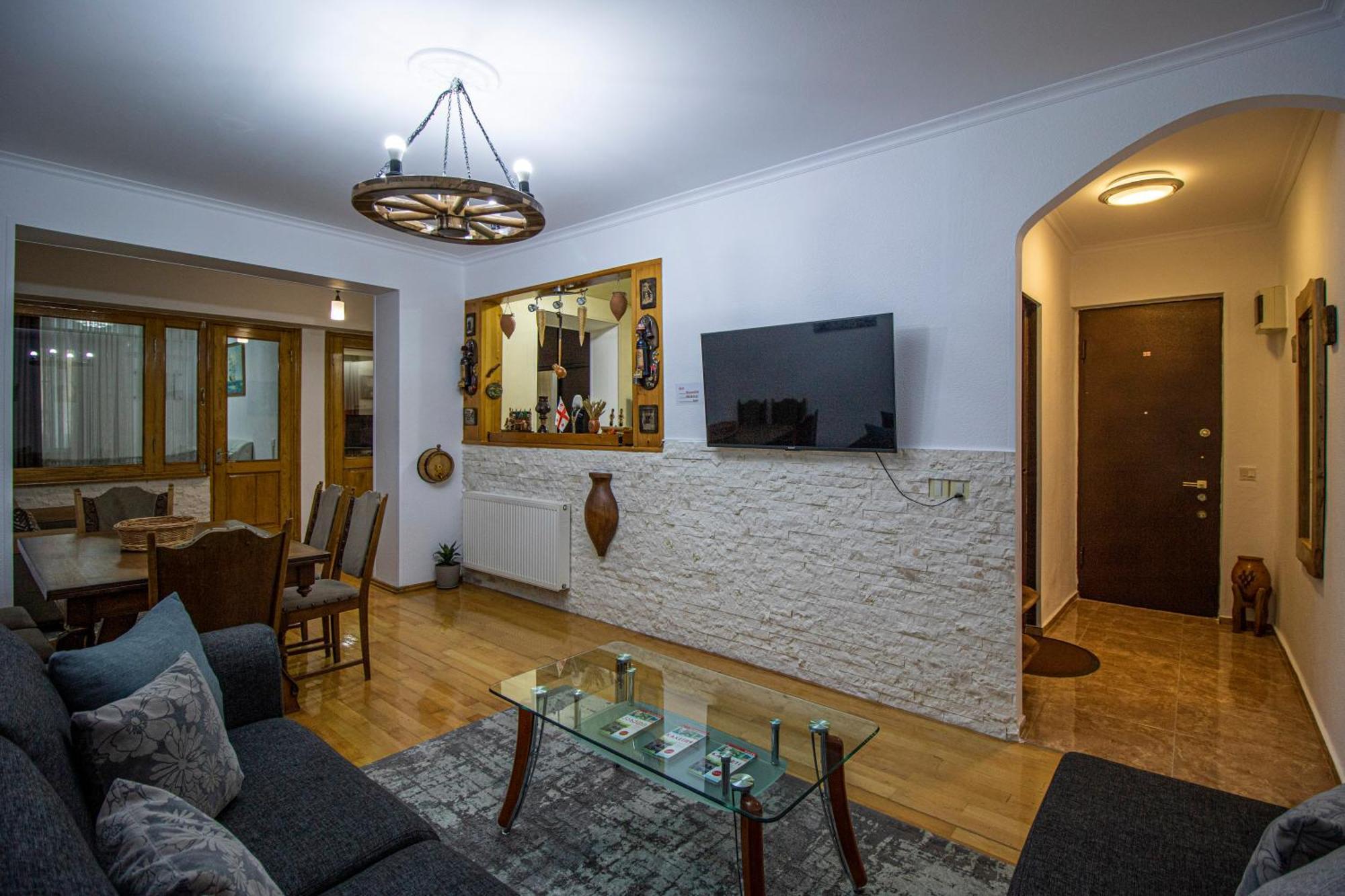 Cozy Apartment On Kostava Tbilisi Exterior photo